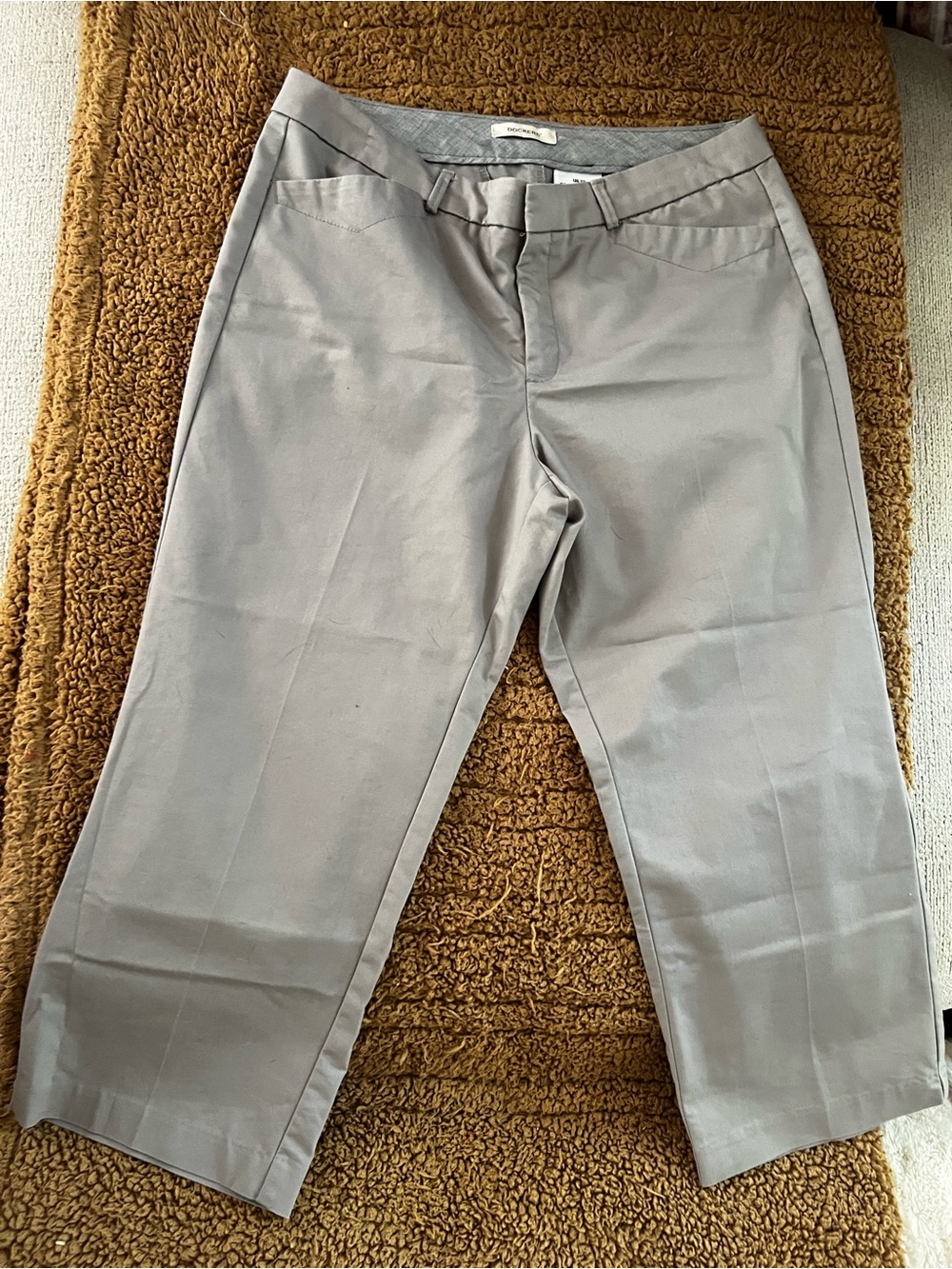Dockers grey capris